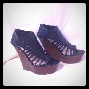 Black Caged Wedge